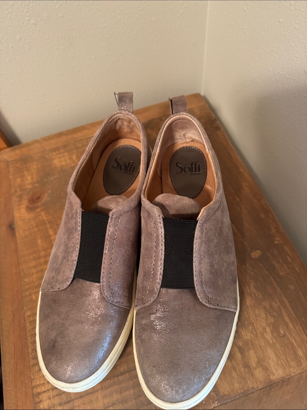 Women’s Leather Sofft Metallic Taupe Slip-On Sneakers Size 9.5 - Picture 2 of 6